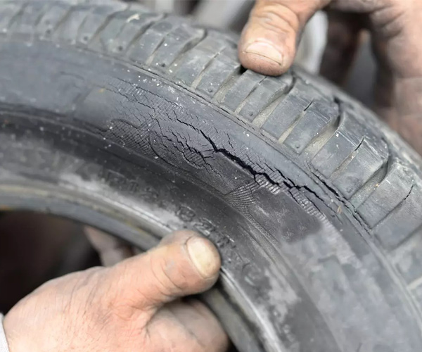 پوسیدگی لاستیک در آفتاب علت فرسودگی تایر در هوای خشک و کویری